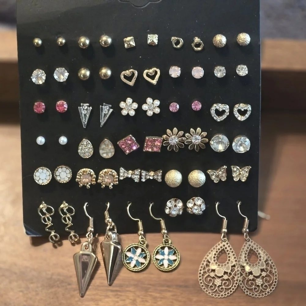 NWOT, CASSIECA, 30 Assorted Stud and Dangle Earrings, Very cute and Stylish!!
